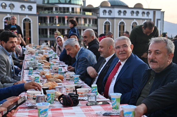 Sigorta Haneden 1500 kişilik sokak iftarı