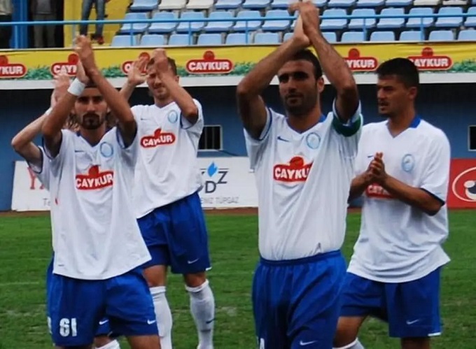 Profesyonel Futbolcu Köyüne Muhtar Oldu