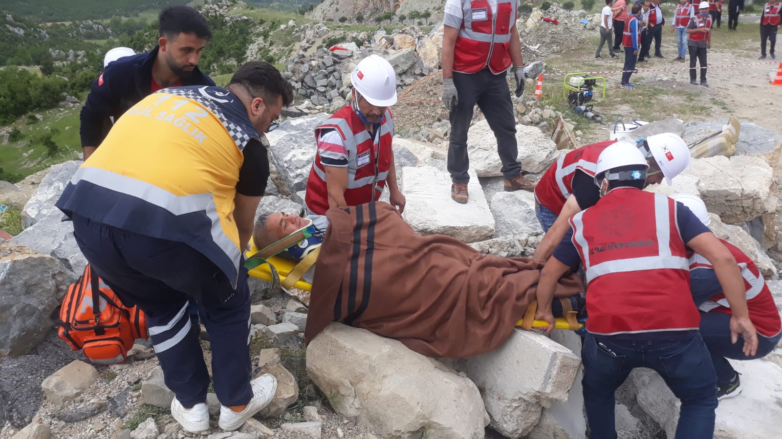 Öğretmenlerden arama kurtarma tatbikatı