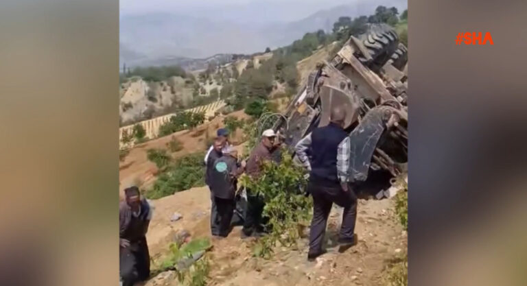 Kahramanmaraş’ta iş makinesi operatörü kendi aracının altında kaldı
