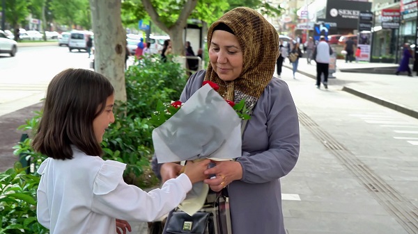 Büyükşehir’in Anneler Günü Sürprizi Yürekleri Isıttı