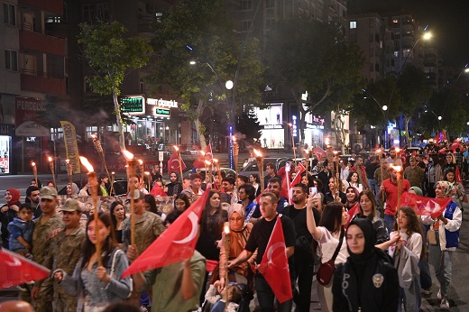 19 Mayıs Coşkusu Fener Alayı ile Başladı