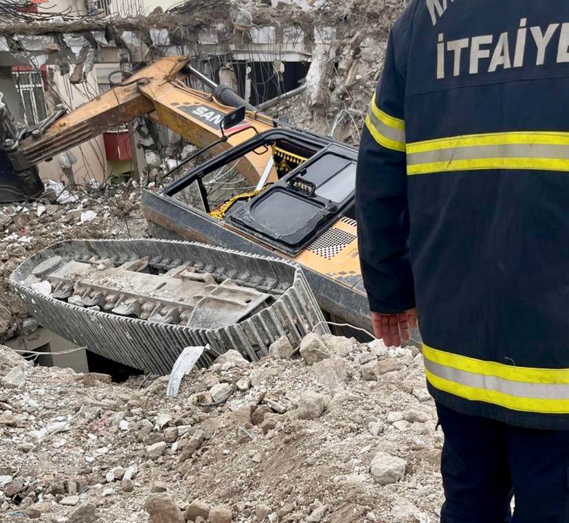Kahramanmaraş’ta iş makinesi devrildi