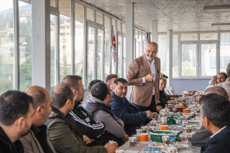 Başkan Gökşen Çarşı Esnafıyla Kahvaltıda bir araya geldi