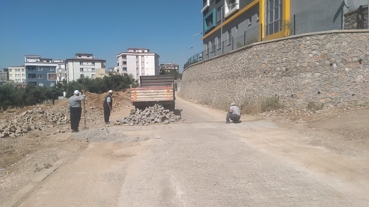 DULKADİROĞLU BELEDİYESİ EKİPLERİ BALLICA MAHALLESİNDE ÇALIŞMALARINI SÜRDÜRÜYOR