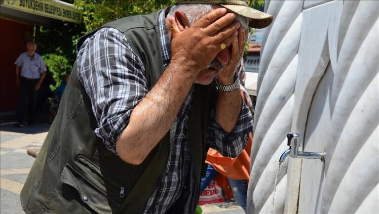 Bakan Kahramanmaraş’taki Yaşlıları Uyardı!