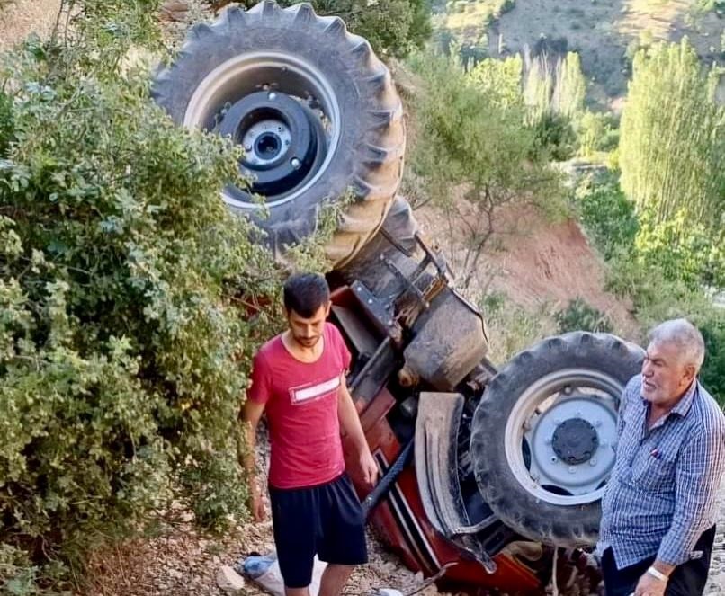 Kahramanmaraş’ta traktör uçuruma yuvarlandı: 1 ölü 2 yaralı