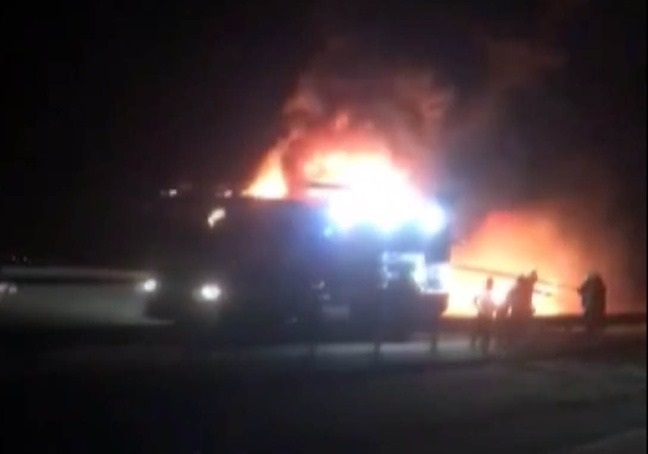 PAZARCIK’TA KAZA TIR SÜRÜCÜ YANARAK HAYATINI KAYBETTİ