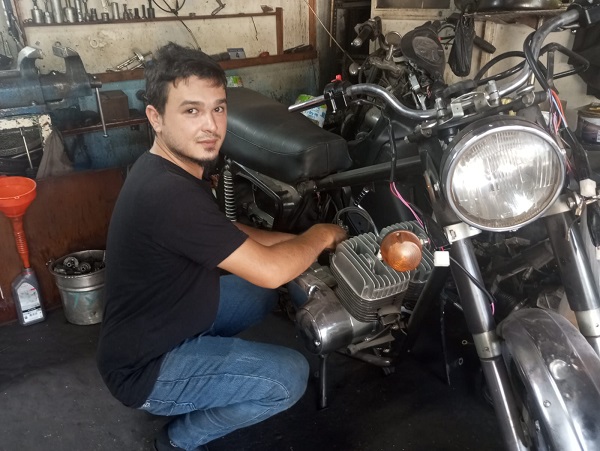 UCUZA YOLCULUĞUN VAZGEÇILMEZİ; TAMİRCİLER MOTOSİKLETLERE YETİŞEMİYOR