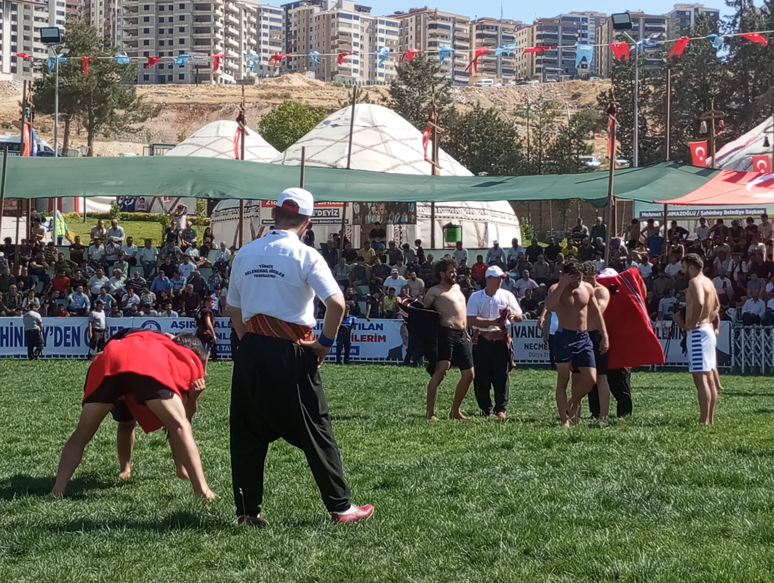 Şahinbey Belediyesi ve TGGF’ndan Şahinbey’de Aşırtmalı Aba Güreşleri