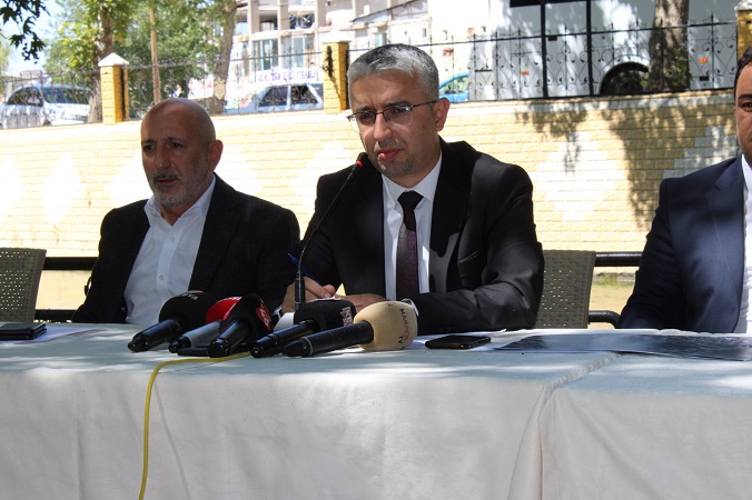 BAŞKAN GÜRBÜZ, “ELBİSTAN ÜVEY EVLAT MUAMELESİ GÖRÜYOR”