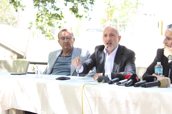 BÜTÜN ZORLUKLARA RAĞMEN ELBİSTAN’I TEKRAR AYAĞA KALDIRDIK