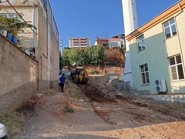Onikişubat Belediyesi, sağanağın izlerini silmek için 7/24 çalışıyor