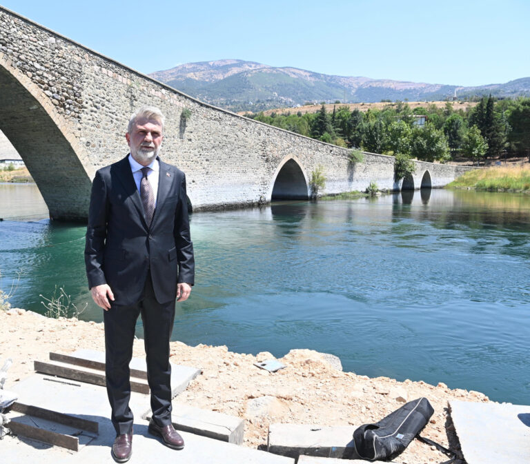 “Tarihi Ceyhan Köprüsü’nde Restorasyon Başladı”