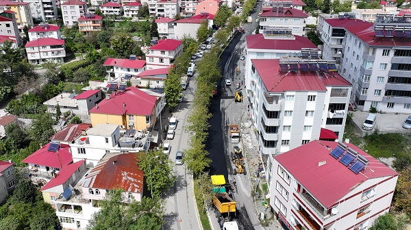 Büyükşehir Andırın’da ana arterlerin asfaltını bir bir yeniliyor