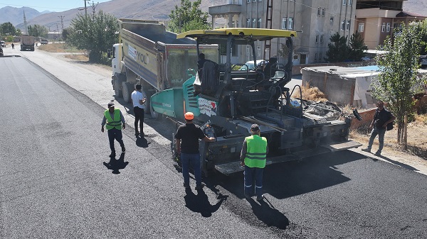 Elbistan’da Toplam 8 Kilometrelik Arterin Asfaltı Büyükşehir’le Yenileniyor
