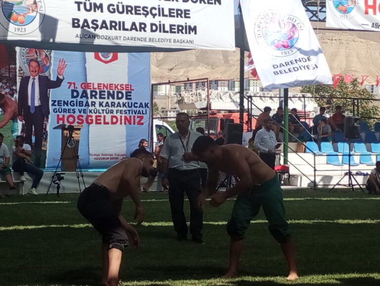 Darende de Kahramanmaraş rüzgarı esiyor