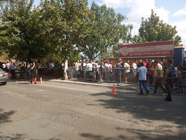 İstiklalspor maç bileti için kuyruk oluştu