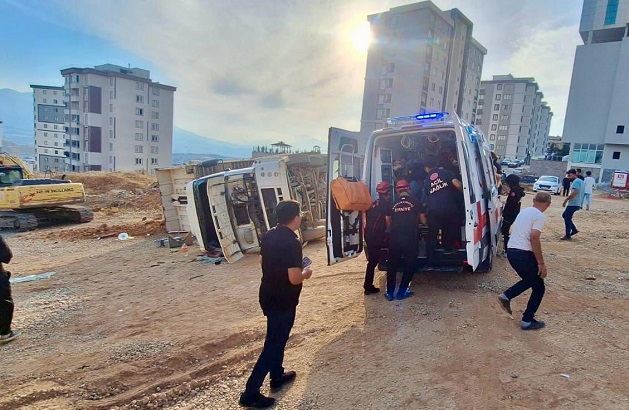 Kahramanmaraş’ta hafriyat yüklü kamyon devrildi: 1