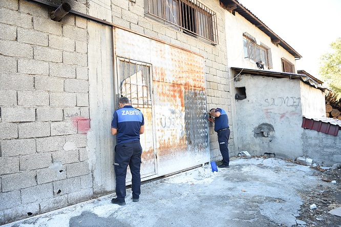SURİYELİLERİN İŞ YERLERİ MÜHÜRLENDİ