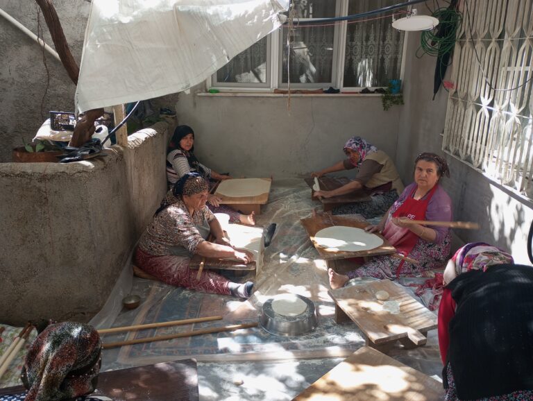 KAHRAMANMARAŞ’TA KADINLARIN KIŞLIK EKMEK TELAŞI BAŞLADI