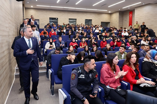 Başkan Toptaş, Cumhuriyet Spor Şöleni ödüllerini sahipleriyle buluşturdu