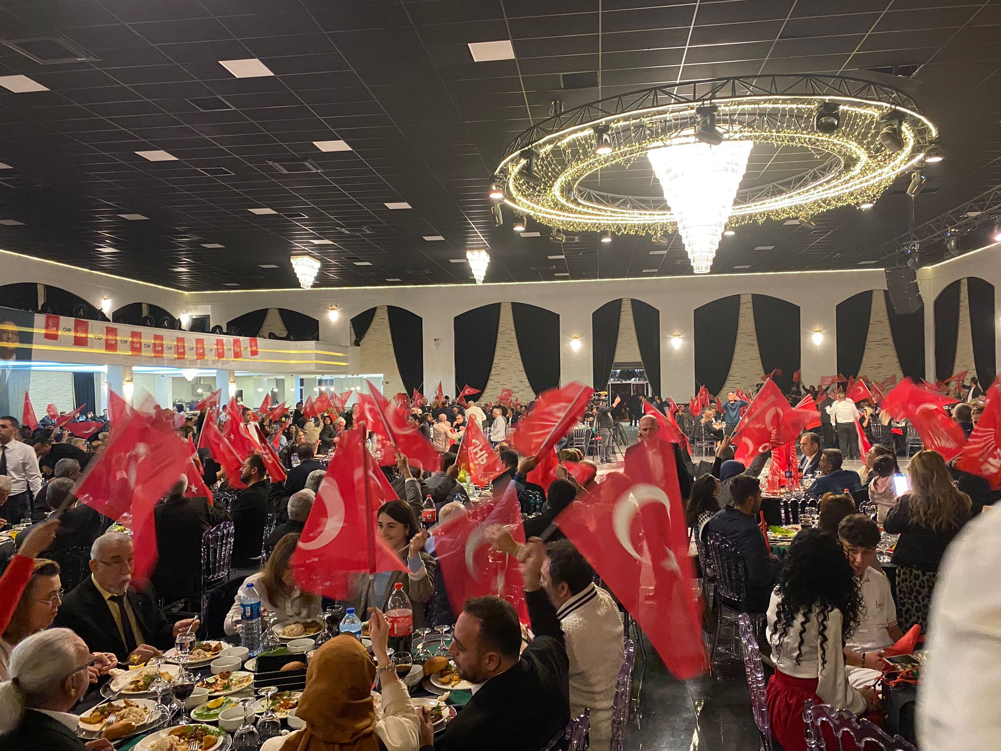CHP’DEN CUMHURİYET BALOSU
