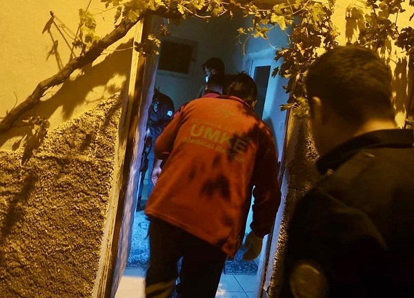 Yaşlı adam evinde ölü bulundu