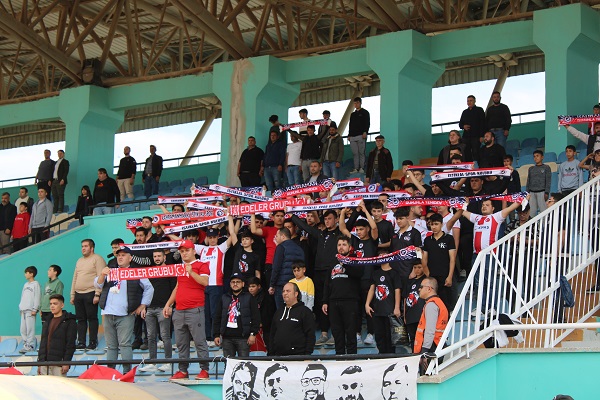 EDELER AHMET HOCA’NIN İSTİFASINI İSTEDİ