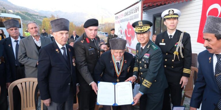 Kore gazileri depremzede gazilere ev yaptı