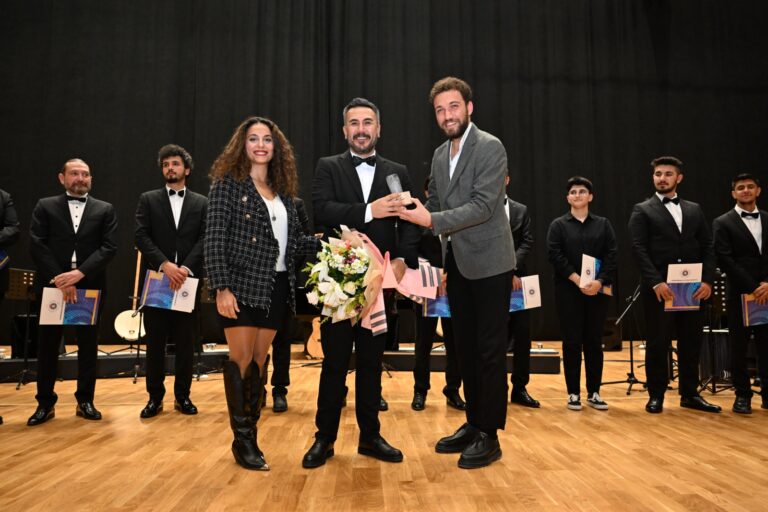 Beyzadeler İnce Saz Topluluğu icrasıyla büyük beğeni topladı