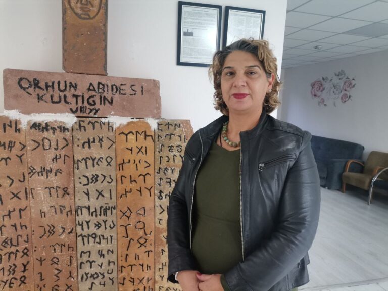 Kahramanmaraş’ta Öğrencilerden Orhun Abideleri Sergisi