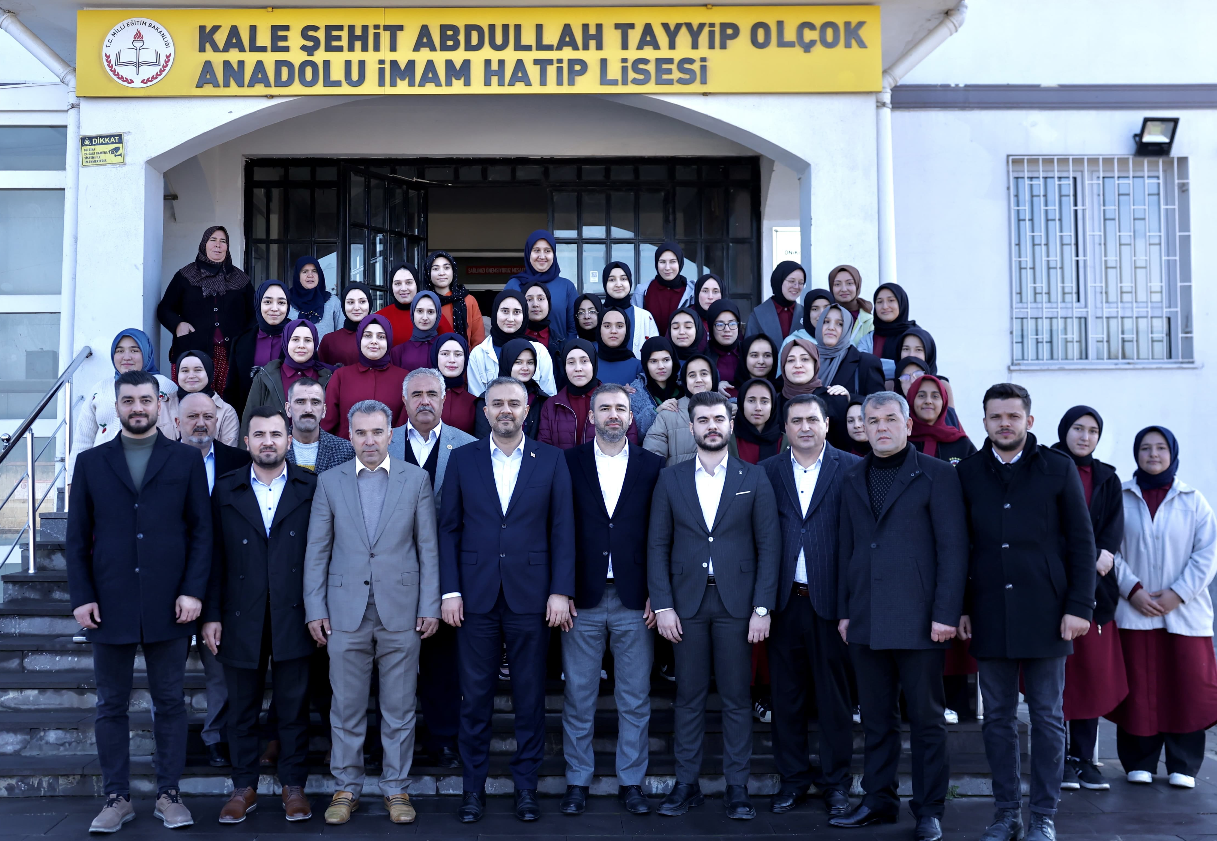 Başkan Toptaş, önce gençlere destek, sonra müjde verdi