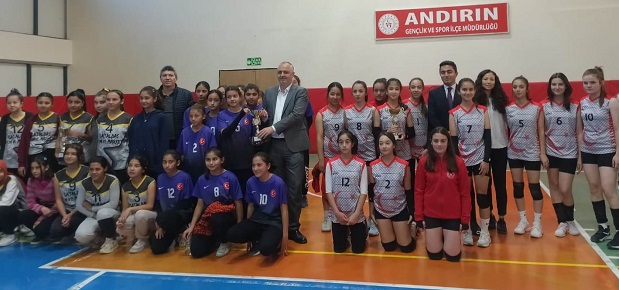 Okul Sporlarında Atatürk Ortaokulu Fırtınası Esti