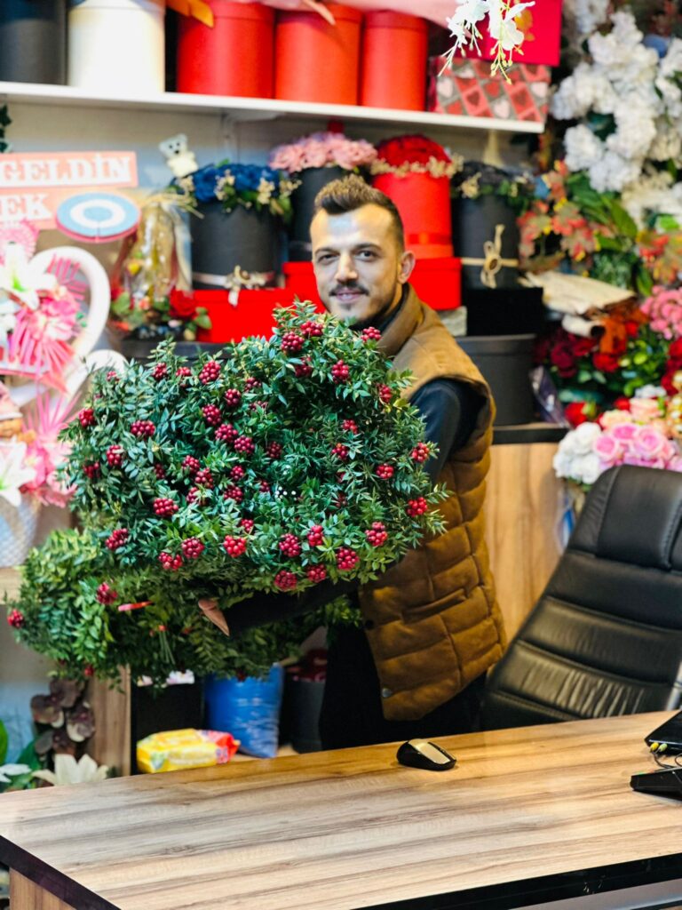Çiçekçi Esnafı Yılbaşı Hazırlıklarına başladı