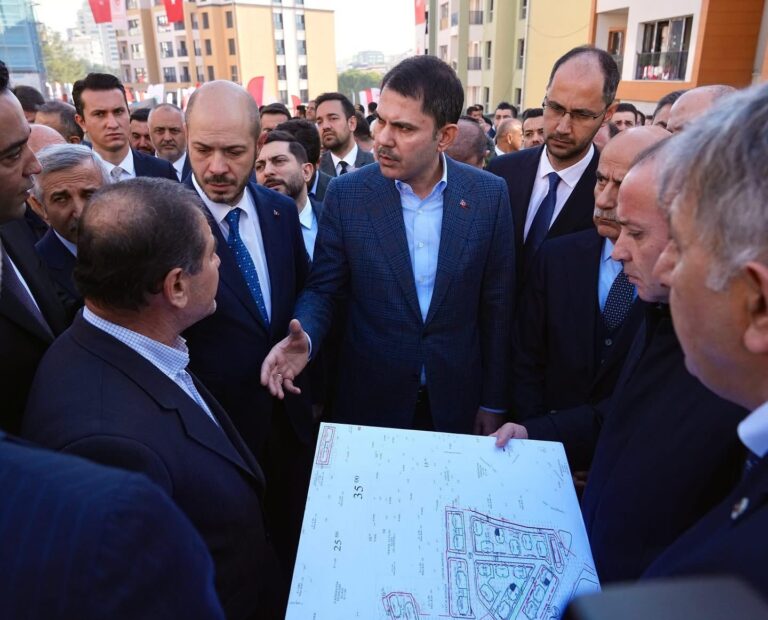 Bakan Murat Kurum, Kahramanmaraş’ta Deprem Konutlarını İnceledi