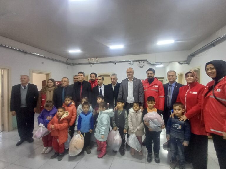 320 Öğrenciye Mont ve Bot Desteği