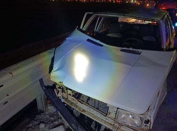 Kahramanmaraş’ta otomobil bariyerlere çarptı: 2 yaralı