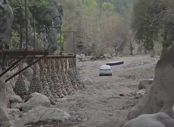 DOĞA HARİKASI KANLI BÖĞET KURUDU!