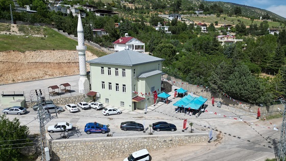 GÖLLÜ DE CAMİ VE SOSYAL TESİS HİZMETE AÇILDI