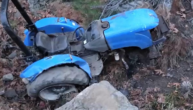 Kendi kullandığı traktörün altında kalan sürücü öldü