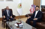Dünya Şampiyonu Taha Akgül ve Güreş Federasyonu Heyeti, Vali Mükerrem Ünlüer’i Ziyaret Etti