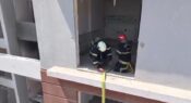 Kahramanmaraş’ta ağır hasarlı binada yangın paniği
