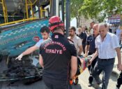 otomobil halk otobüsüne arkadan çarptı: 1 ölü 8 yaralı