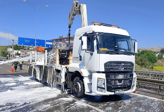 Kahramanmaraş’ta yol bakım aracına yangın
