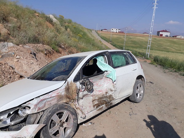 Afşin’de iki otomobil çarpıştı: 2 yaralı