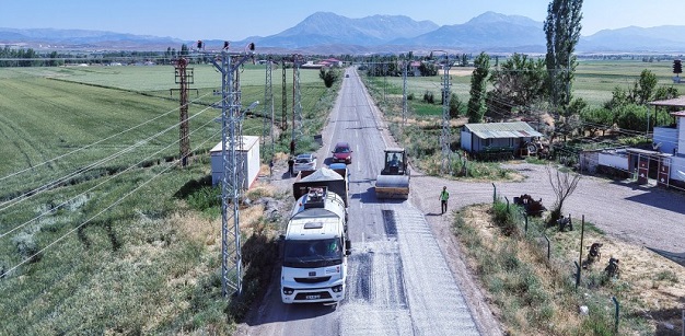 BÜYÜKŞEHİR AFŞİN’DE BİR GRUP YOLUNU DAHA YENİLİYOR