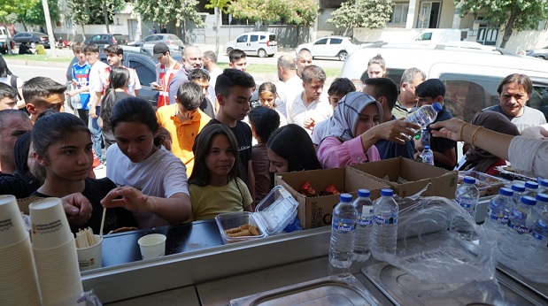 Büyükşehir, Öğrenci ve Velilerin LGS Heyecanına Ortak Oldu