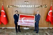 Başkan Şahbazlı’dan Vali Ünlüer’e Anlamlı Hediye