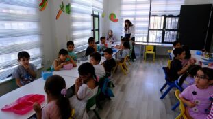 ‘Minik Kalpler Yaz Okulu’nda eğitim heyecanı başladı